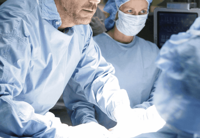 Quand le diagnostic met la vie du patient en danger dans Dr House