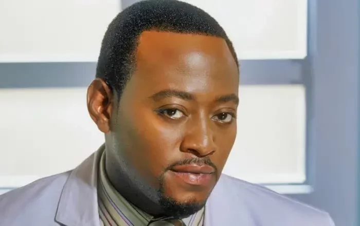 Eric Foreman : le médecin rationnel face au chaos de House